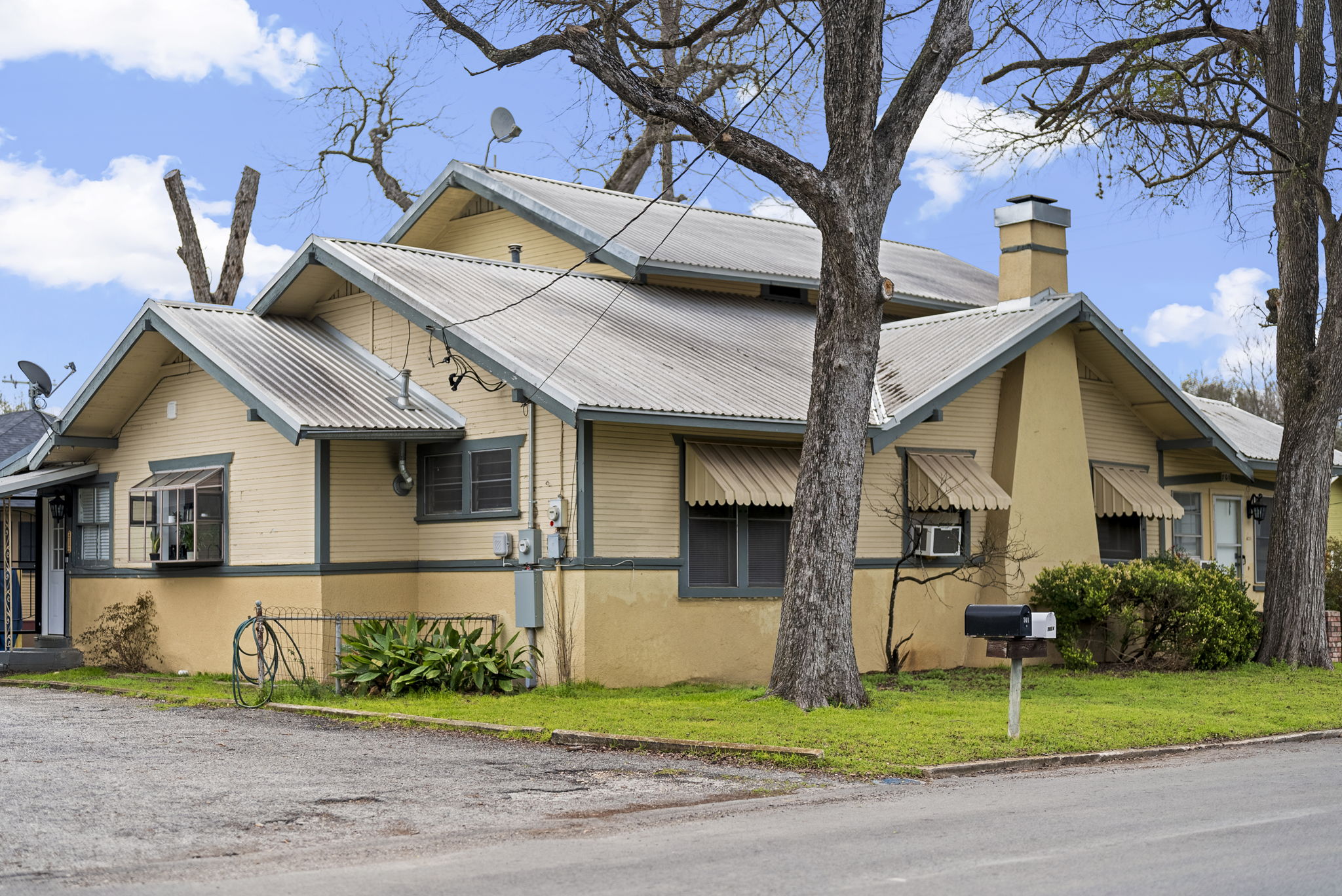 701 N Bowie St
